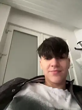 ravenryx online show from April 2, 2:47 pm