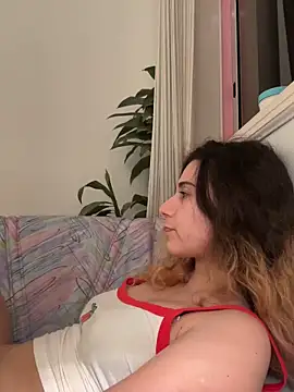 joanaguerreiru online show from May 26, 11:37 pm
