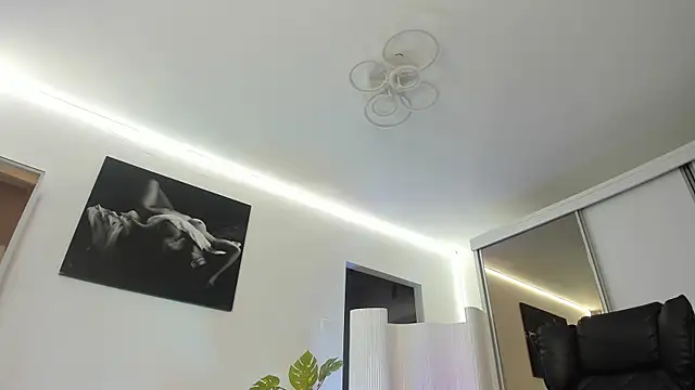 Ivy Bellee online show from April 9, 6:19 am