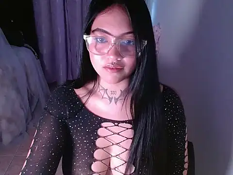 bigsara33 online show from January 5, 11:19 pm