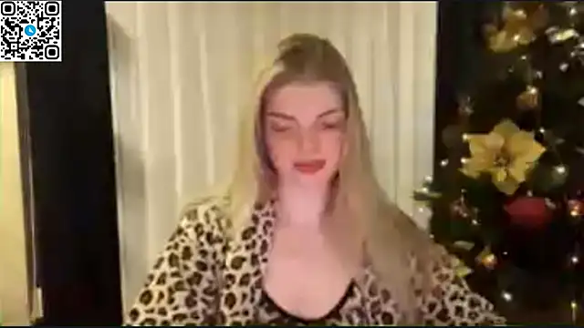 Sweet Sinn  online show from January 7, 11:08 pm