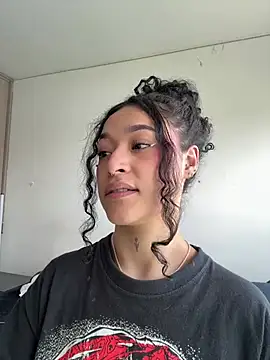 crystal dlun online show from February 21, 6:52 pm