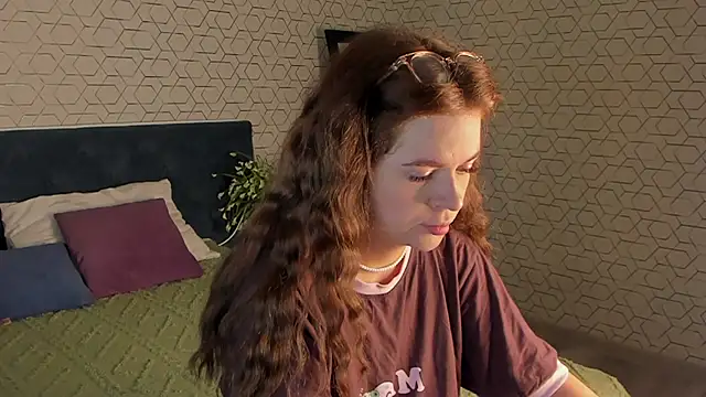 desiree doll online show from February 18, 1:05 am