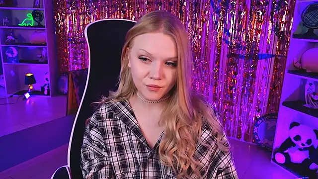 ChloeWhite online show from February 22, 2:18 pm