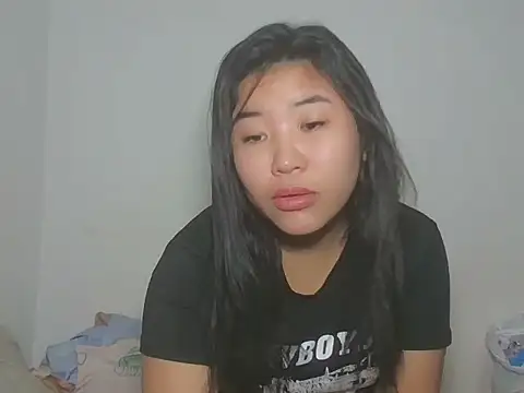 Zyeiii online show from February 5, 8:01 pm