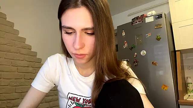 ElsieKuhlmann online show from February 20, 5:28 am