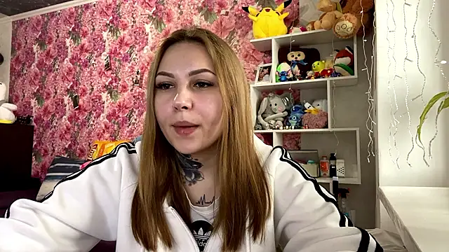 TraciBallena online show from February 6, 12:30 pm