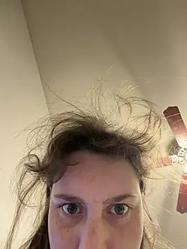 julia4thewin online show from April 17, 2:02 am