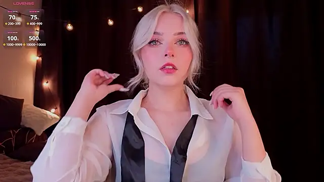 ShyniAlice online show from February 3, 3:59 am