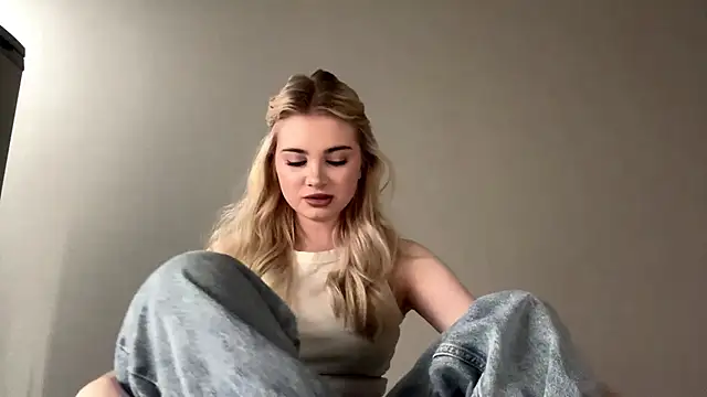 KariJarecke online show from February 20, 12:07 pm