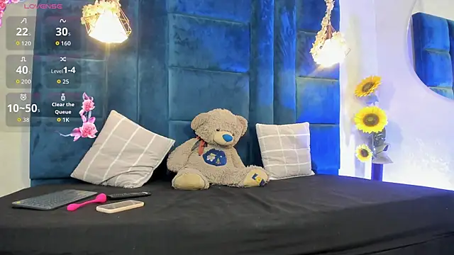 Laura Miller1 online show from April 4, 6:40 pm