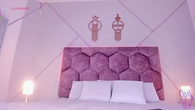 emily nova  online show from March 15, 11:45 am