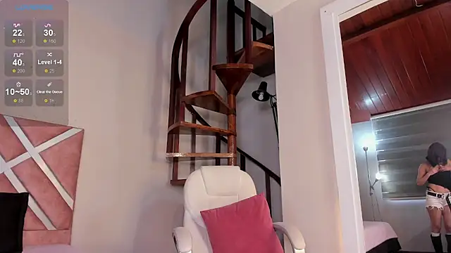 Lara reynolds  online show from March 25, 9:06 pm