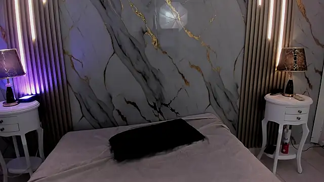 LaxiZoe online show from February 17, 8:30 pm