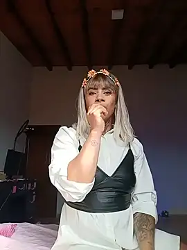 Canela Osada  online show from July 17, 1:48 pm