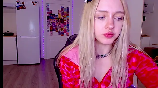 sailormoon666  online show from February 24, 6:01 am