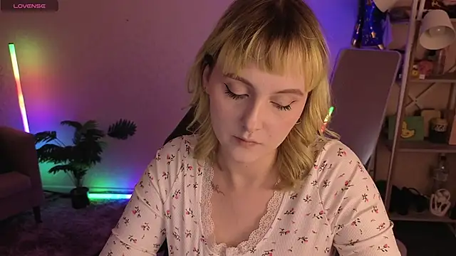 Roziett Belle online show from April 16, 9:09 am