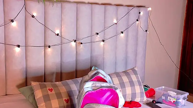 ChloeeMiller   online show from March 2, 2:22 am