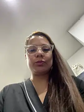 Pretty  Milf online show from May 17, 11:26 pm