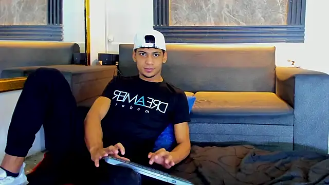 ALEX KEITH26 online show from February 4, 12:30 pm