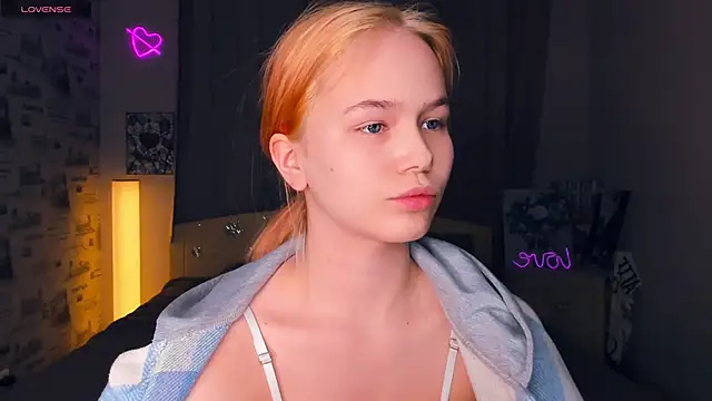 OwlLynn online show from February 15, 1:21 pm