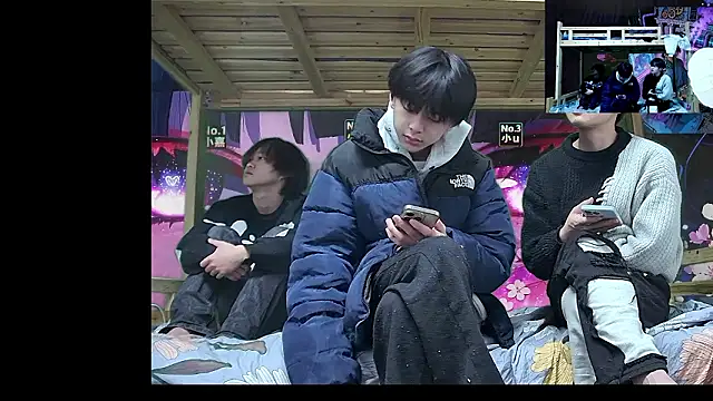 xiaohuangren01 online show from February 2, 1:26 am