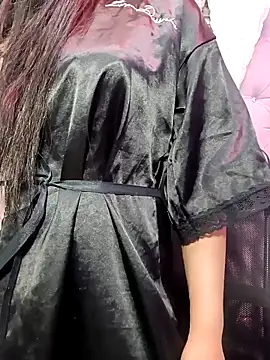 valenlopezz  online show from April 12, 8:06 am