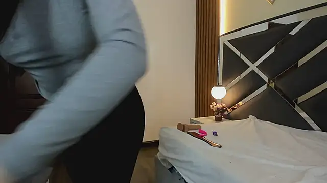 Ambarross  online show from February 7, 1:26 pm