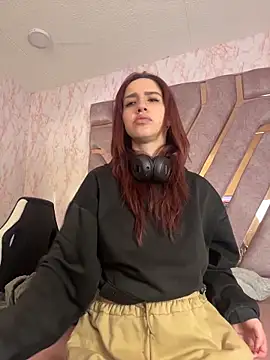 elodie rouge online show from April 7, 12:07 pm