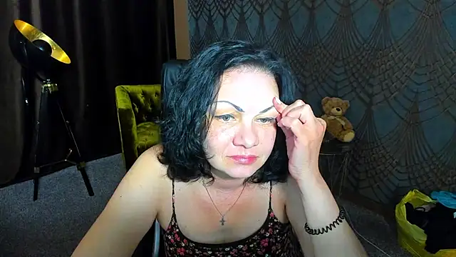 IrissMoon online show from July 16, 7:57 am