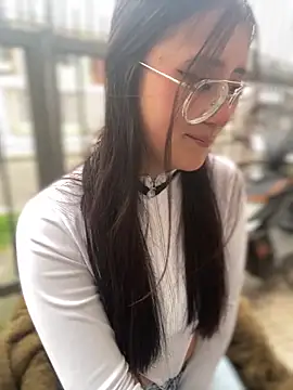 StrawberryPink  online show from March 6, 11:38 am