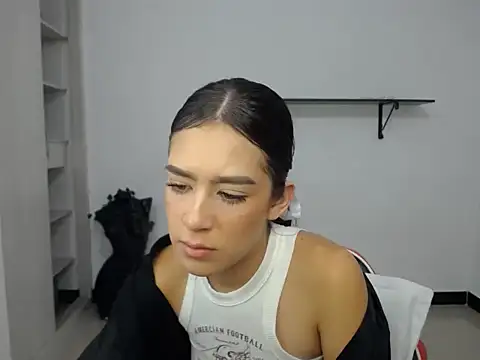 luisandri  online show from February 10, 4:37 am