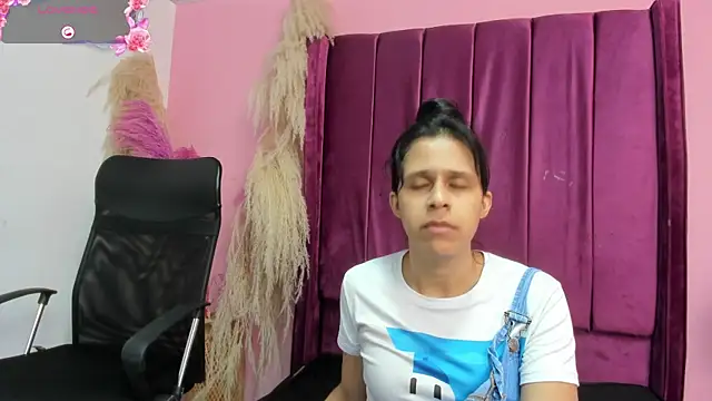 mitzukywinteer online show from April 8, 8:00 pm