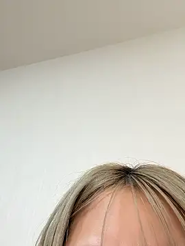 yumi0025 online show from January 16, 3:57 am