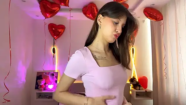 LouiseChavez online show from February 15, 8:13 am