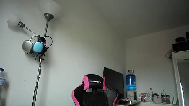 Yulian Milf online show from April 12, 4:21 pm