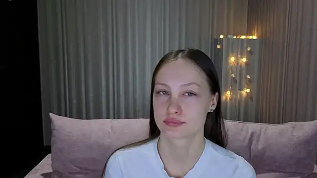 RoxyRay  online show from January 18, 2:19 am