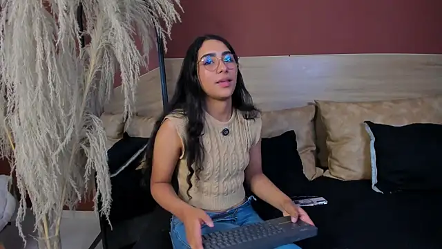 scarlett25   online show from March 25, 8:23 pm