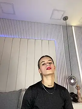 JuliaColemann online show from April 14, 11:54 am