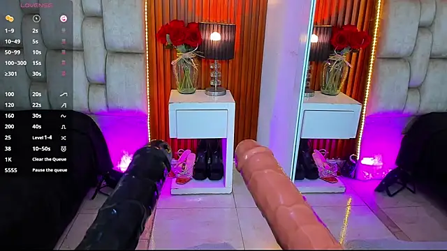 whitney white  online show from April 13, 9:15 pm