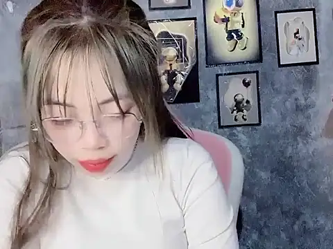 Suki 99 online show from March 7, 5:09 pm