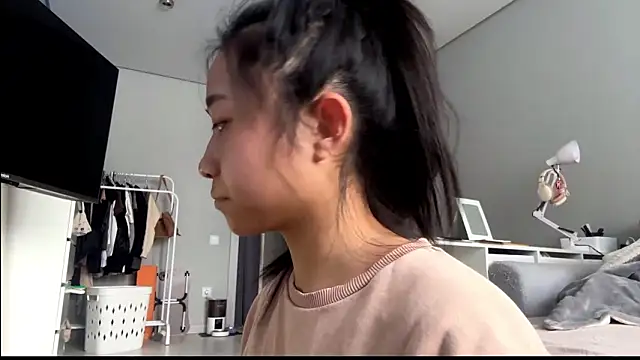 SweetMiaXO online show from February 2, 4:22 am