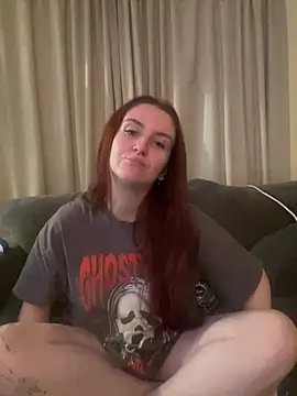 PoppySlut6999 online show from February 14, 9:39 pm