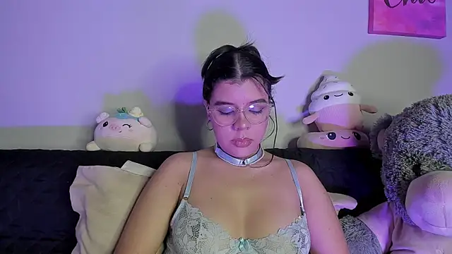 ViolettM online show from April 16, 2:01 am