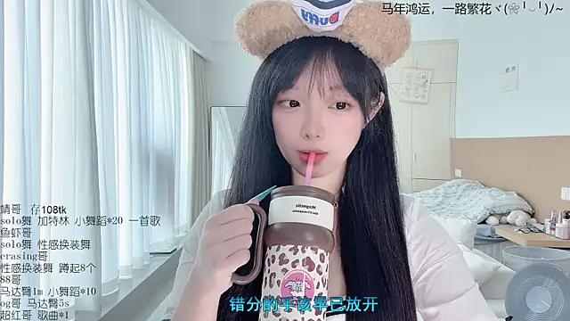 LovelyXiaoYi online show from March 28, 12:44 am