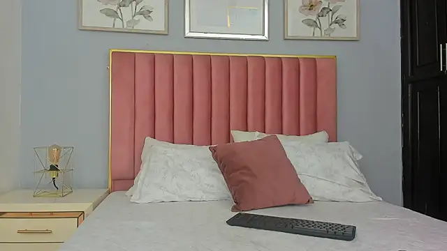 MarianaScott  online show from March 26, 12:07 pm