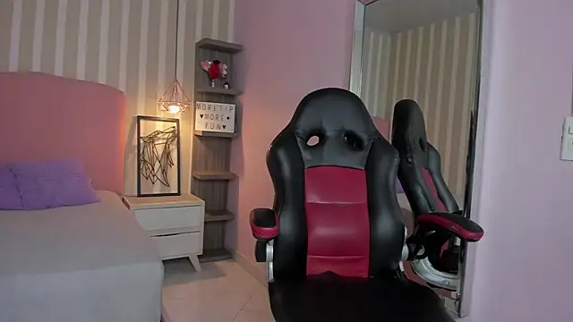 HELEN DAVIS4 online show from January 31, 7:11 pm