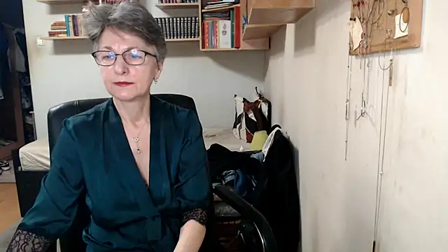 katemodel online show from November 7, 7:47 am