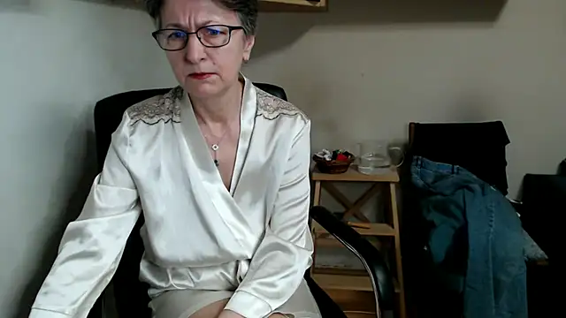 katemodel online show from November 24, 9:55 am