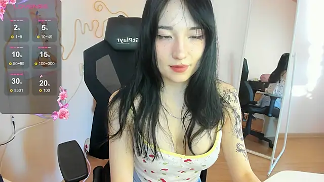 AliceeinWonderlanddd online show from February 27, 2:44 am